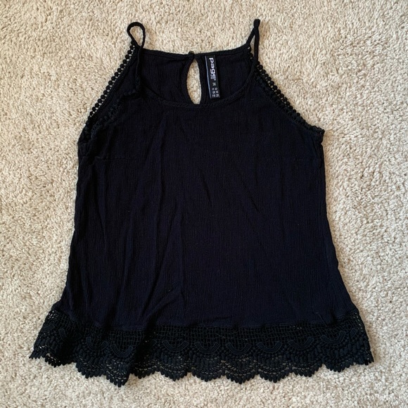 Tops - Scalloped Tank, Black, Medium
